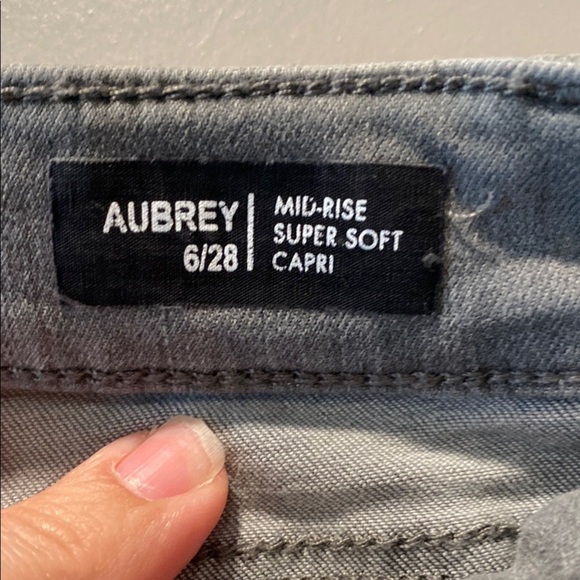 Buffalo David Bitton Aubrey Capri Skinny Jeans Size 6/28 Distressed - Picture 5 of 6